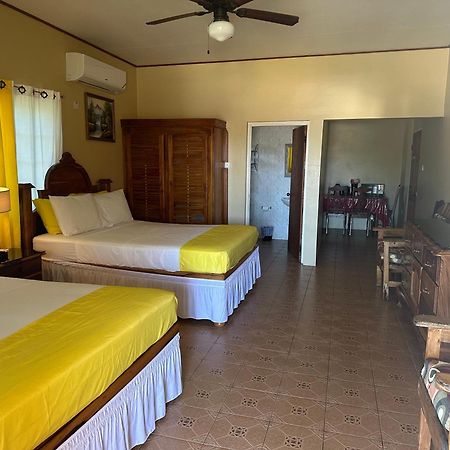Brytan Villa Treasure Beach Exterior photo