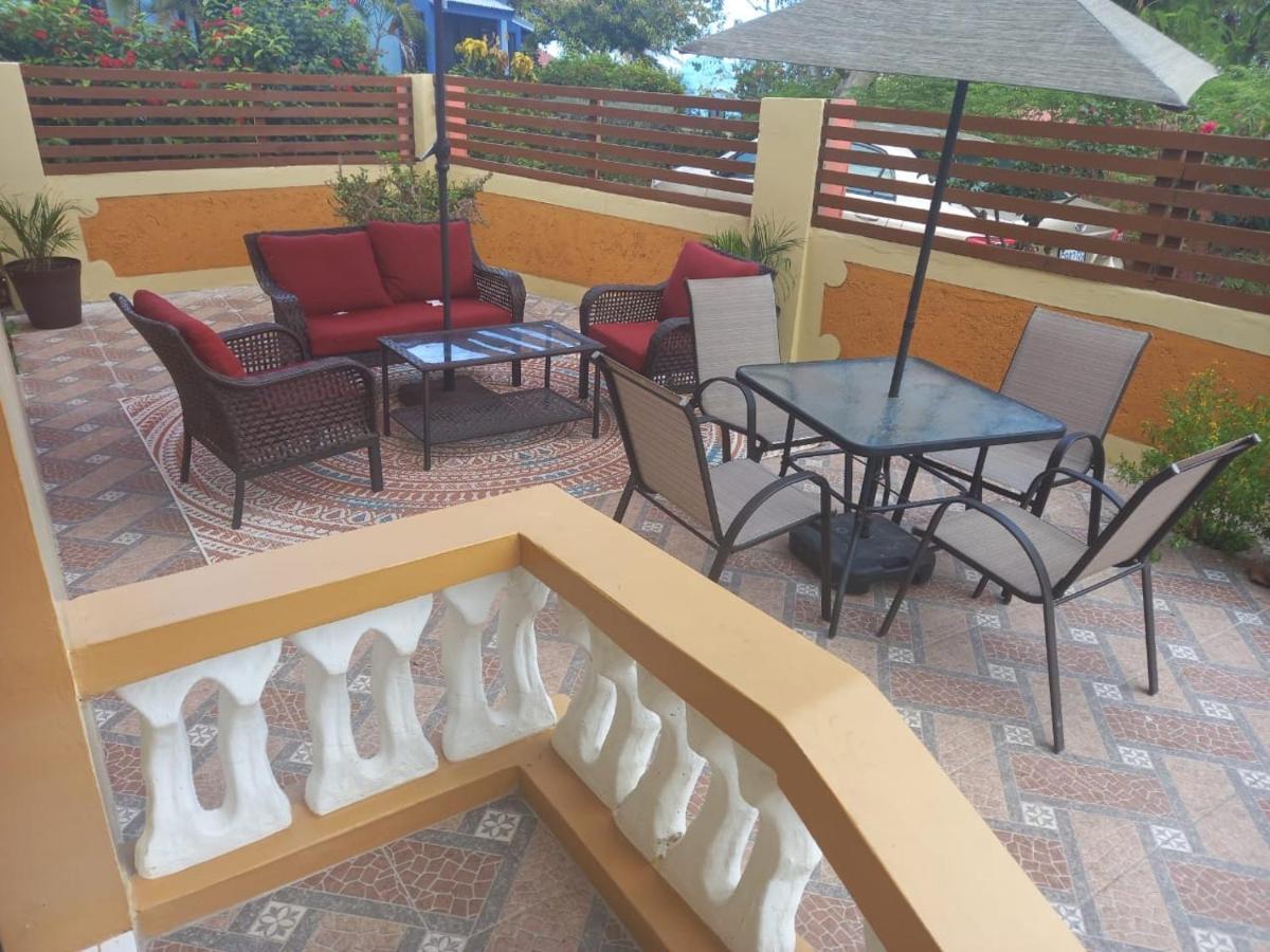 Brytan Villa Treasure Beach Exterior photo