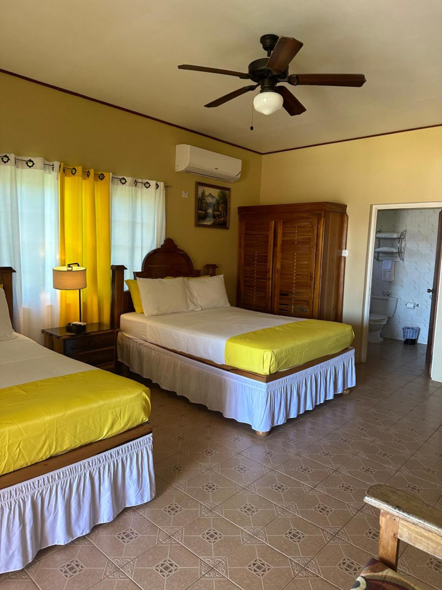 Brytan Villa Treasure Beach Exterior photo