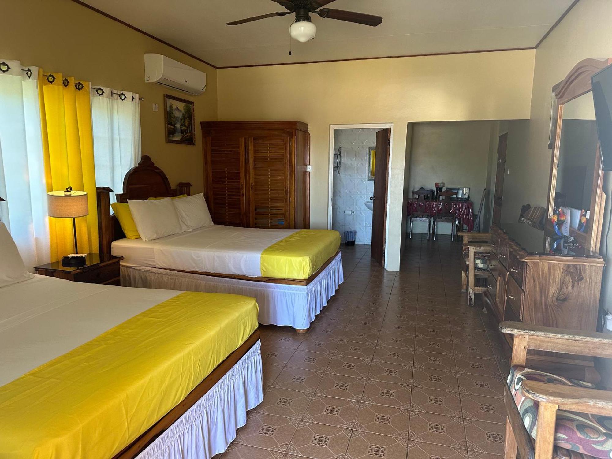 Brytan Villa Treasure Beach Exterior photo