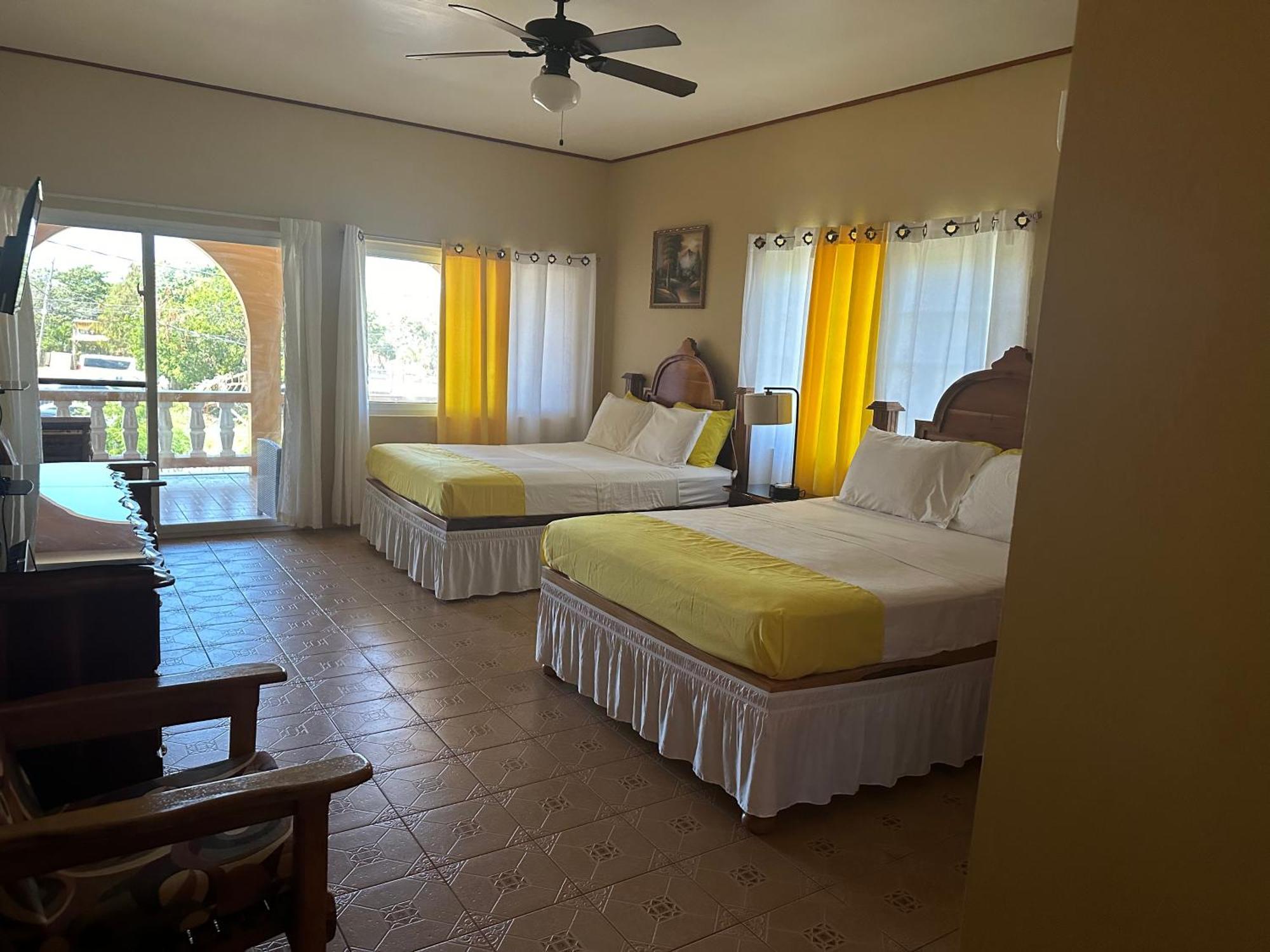 Brytan Villa Treasure Beach Exterior photo