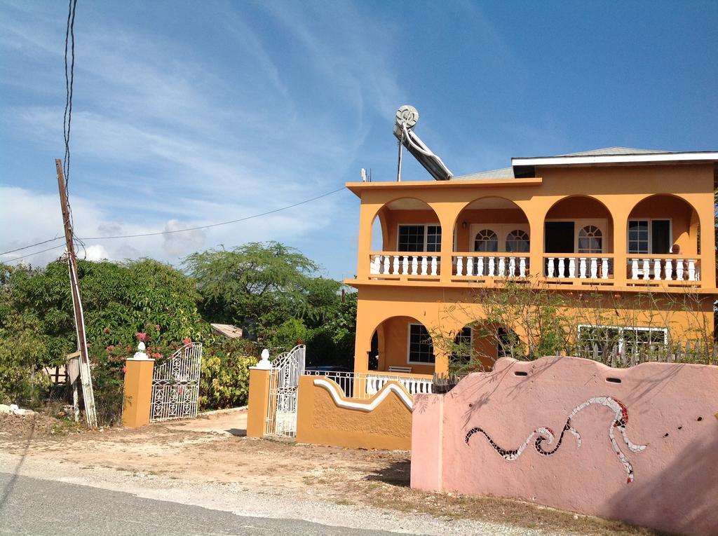 Brytan Villa Treasure Beach Exterior photo