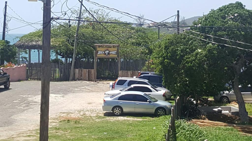 Brytan Villa Treasure Beach Exterior photo