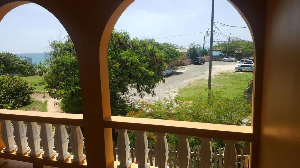 Brytan Villa Treasure Beach Exterior photo