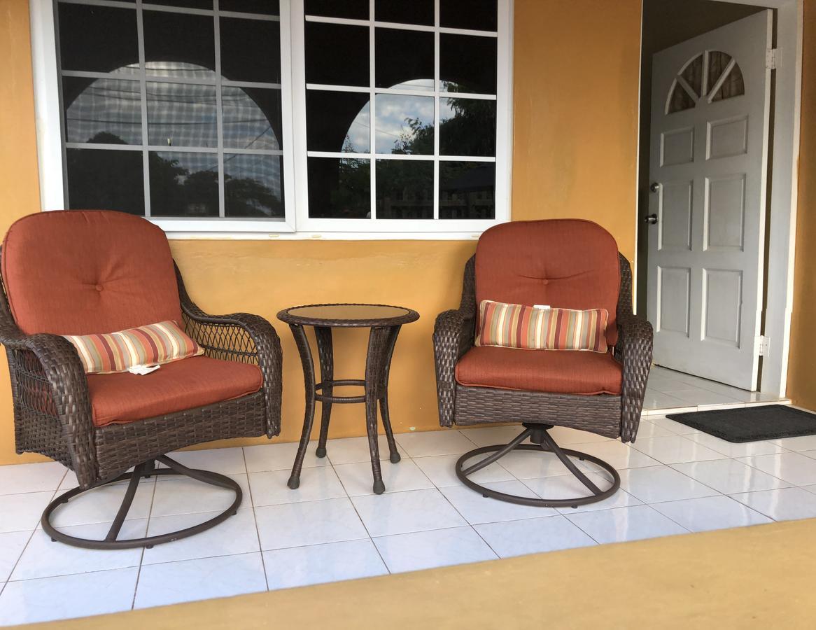 Brytan Villa Treasure Beach Exterior photo