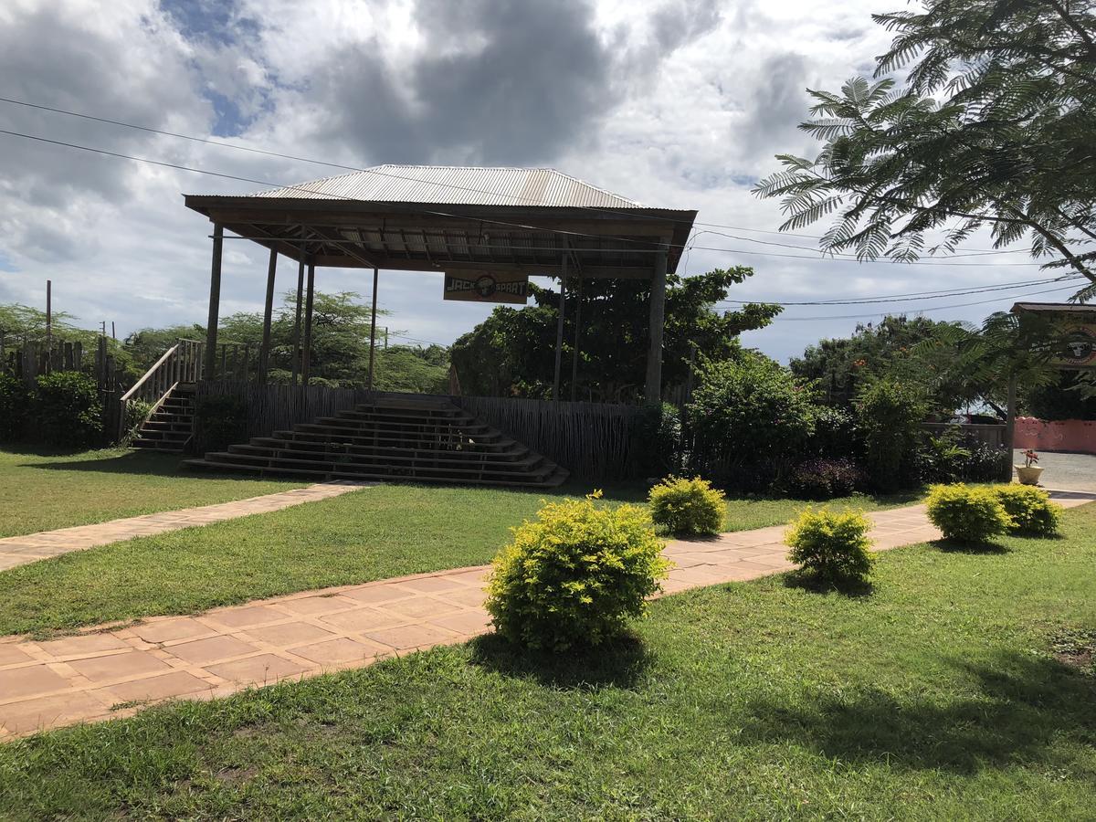Brytan Villa Treasure Beach Exterior photo
